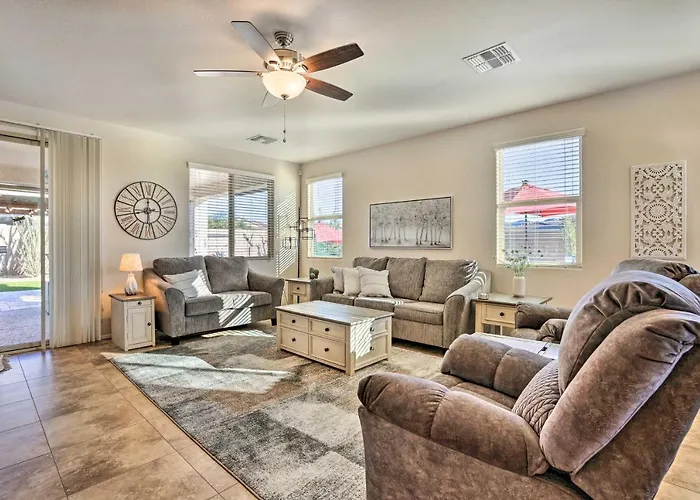 Snowbird Escape W/ Outdoor Oasis In Gold Canyon! Holiday home *