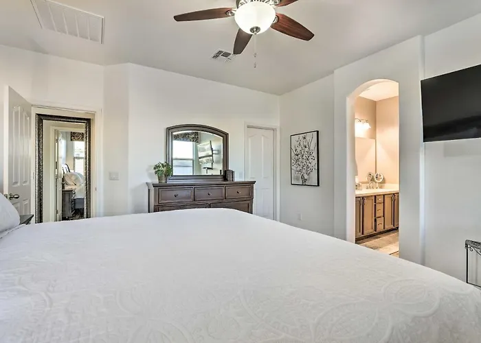 Holiday home Snowbird Escape W/ Outdoor Oasis In Gold Canyon!