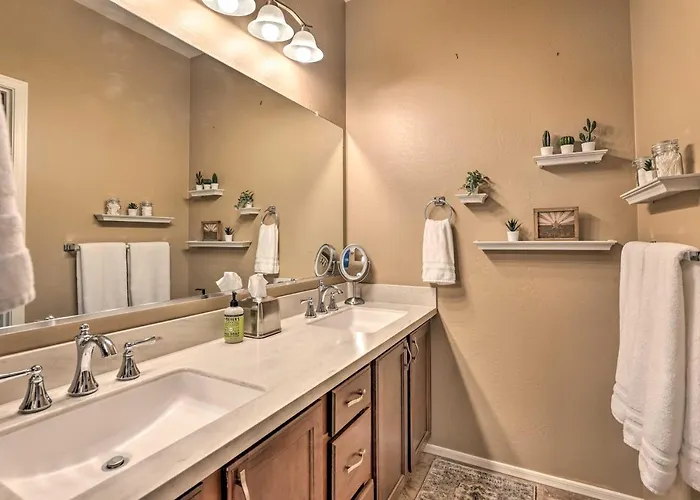Snowbird Escape W/ Outdoor Oasis In Gold Canyon!