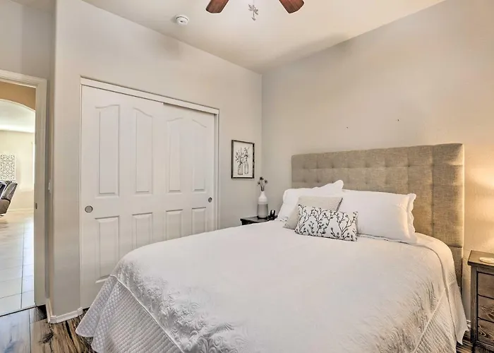 Snowbird Escape W/ Outdoor Oasis In Gold Canyon!