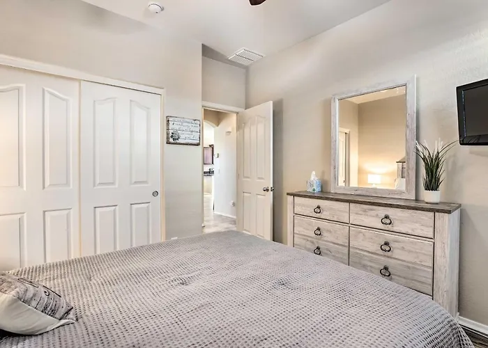 Snowbird Escape W/ Outdoor Oasis In Gold Canyon! Holiday home *