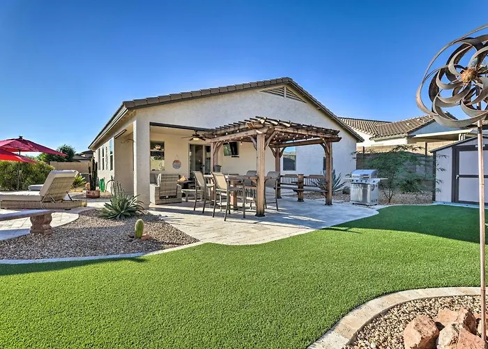 Snowbird Escape W/ Outdoor Oasis In Gold Canyon!